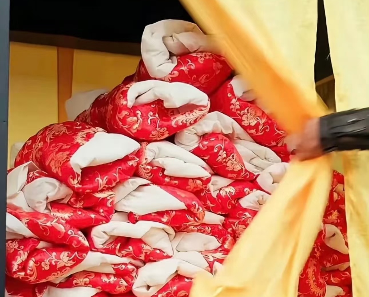 离谱！“1 胎 99 子” 暴露短剧市场的病态现状