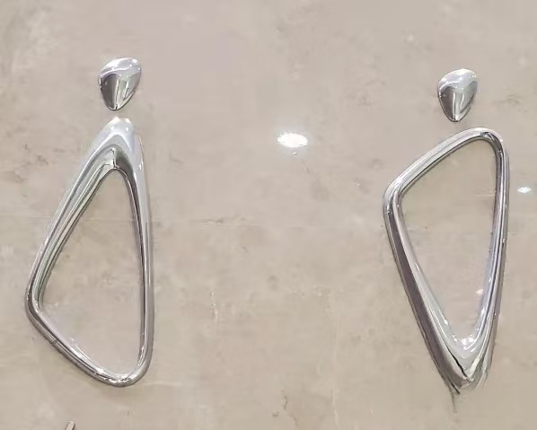 保洁阿姨给厕所标识 “穿裙子”！这些奇葩厕所标识，你被坑过吗？