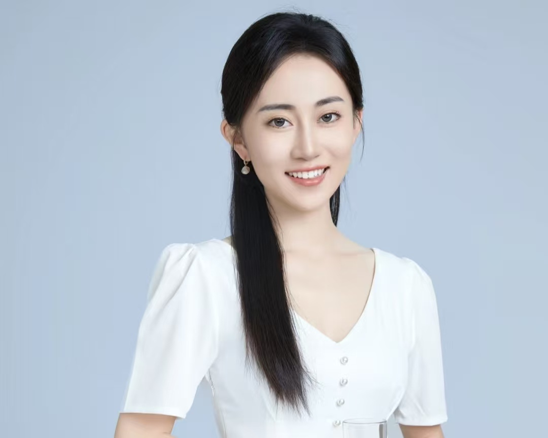 29 岁海归女演员餐厅打工，自称为了演戏，不丢人