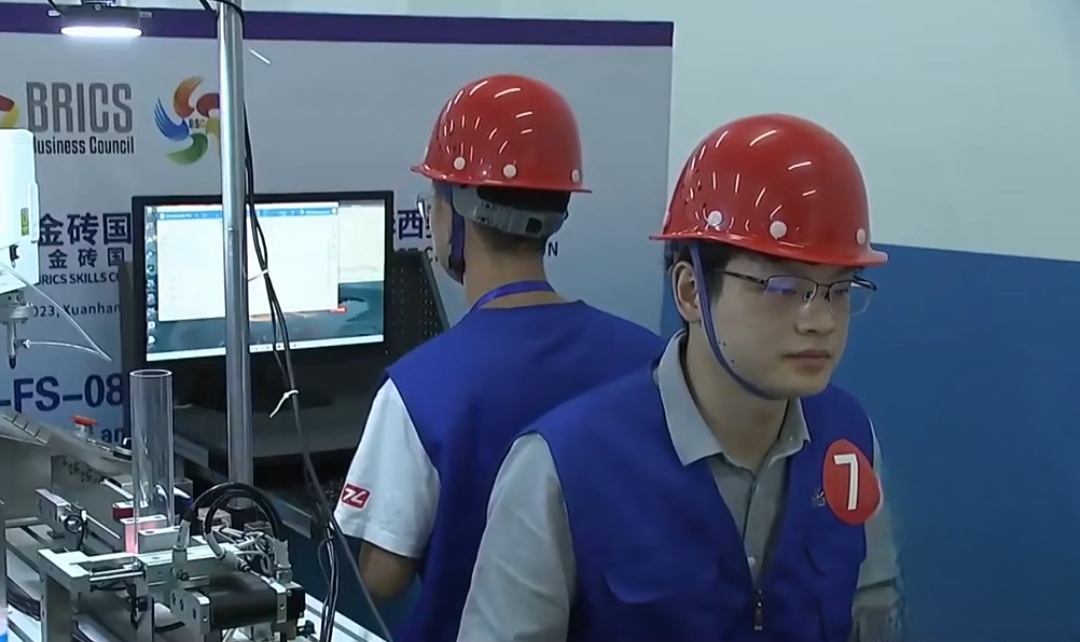 19 岁大一男生就拿到国企 offer，他凭啥这么牛？