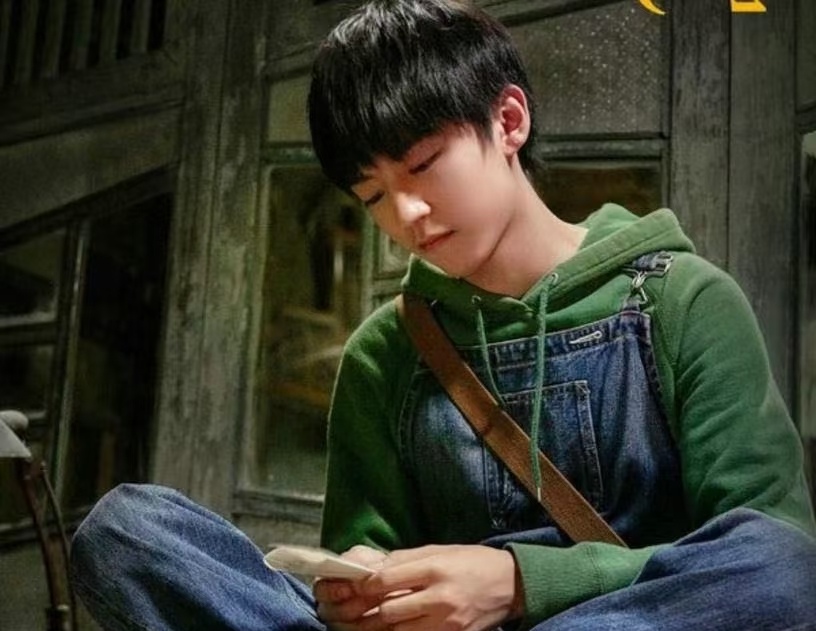 高三拍戏引争议？导演吐槽王俊凯档期短，八年前后两副面孔