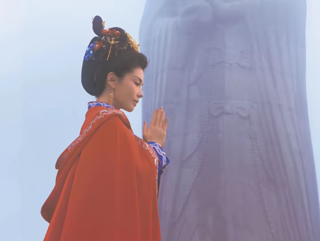 从济世神女到恋爱脑，“内娱神女降级史” 刺痛了谁？