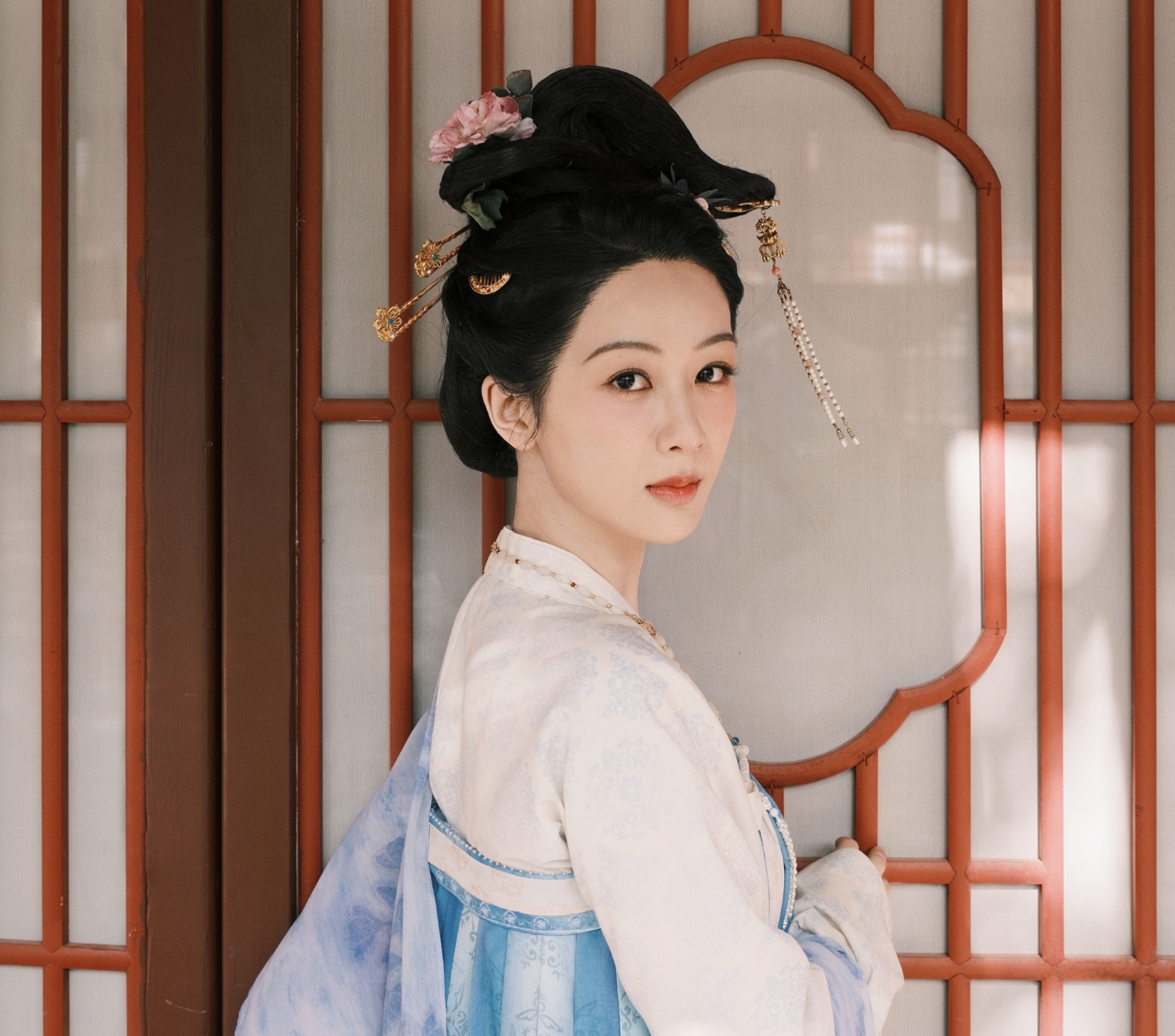 李现镜头下的杨紫太惊艳！昔日 “童颜夫妇” 再掀回忆杀