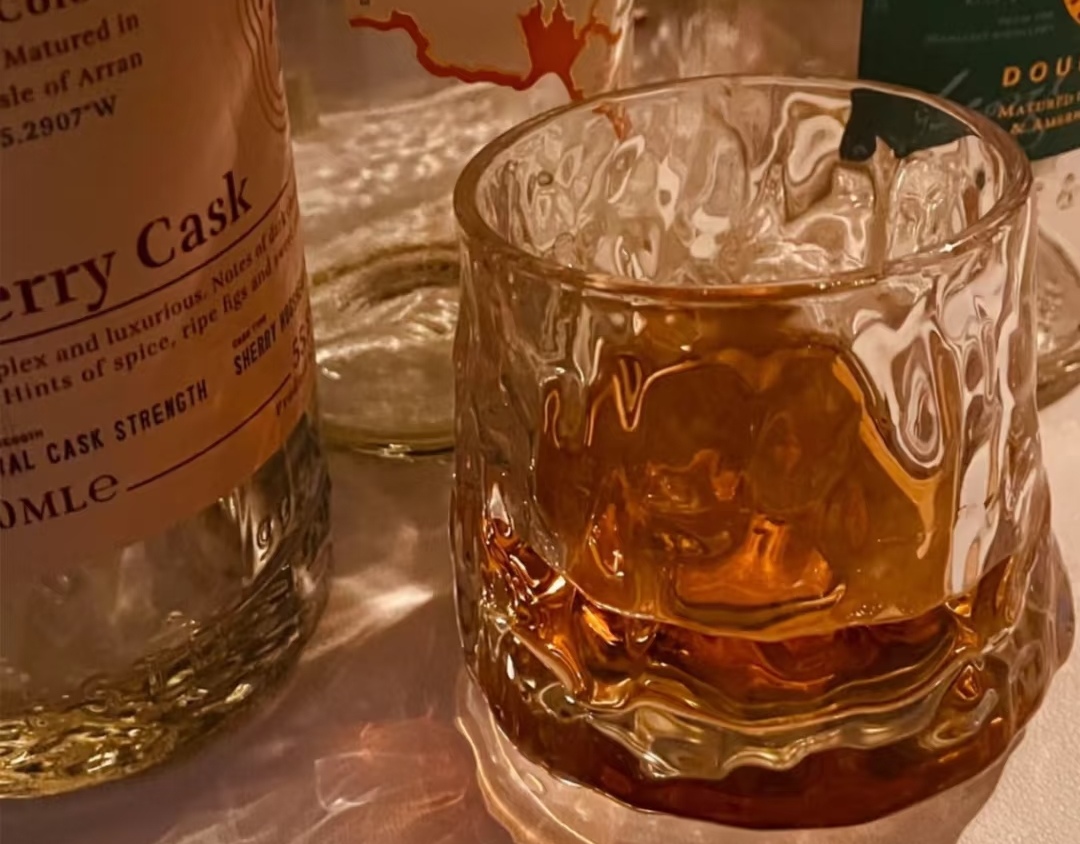 36 岁博士生走私威士忌，偷逃税款超 1200 万，二审改判 5 年刑