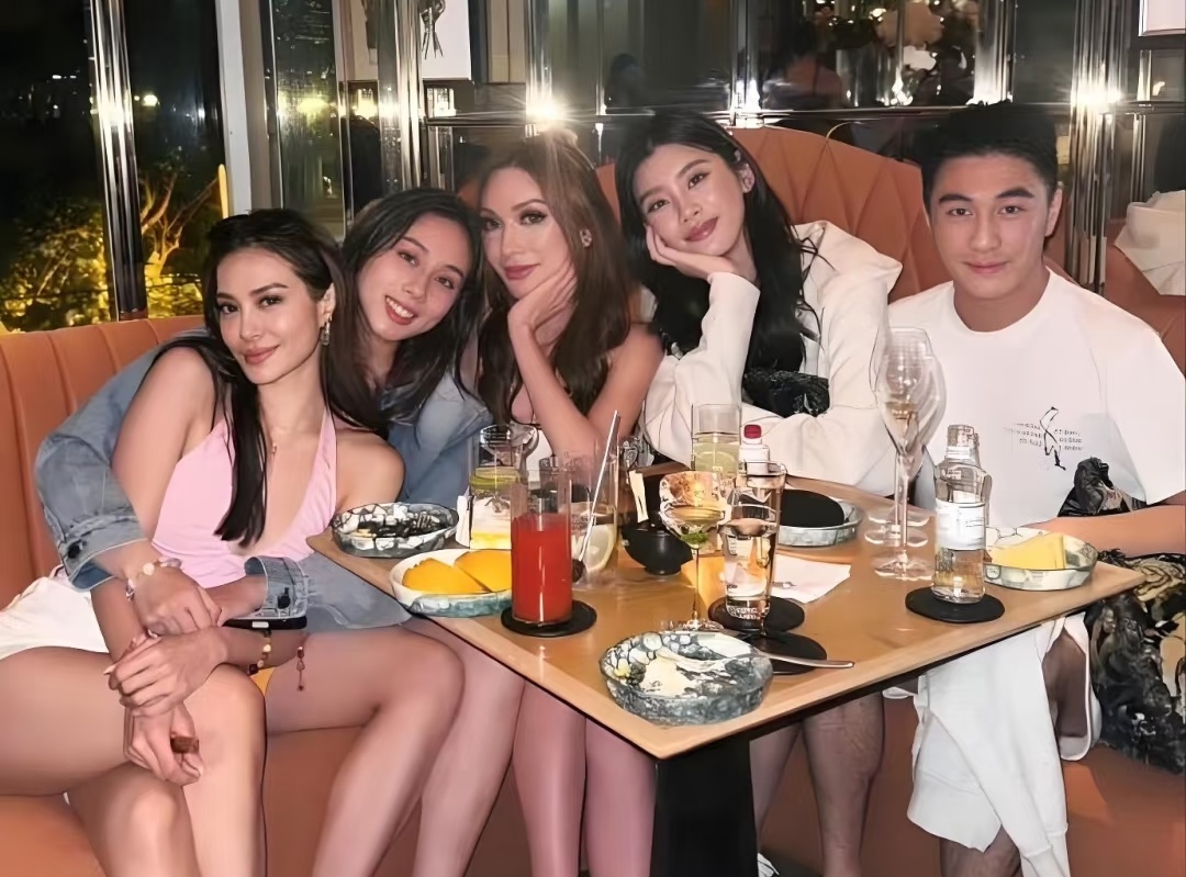 奚梦瑶何猷君为赌王外孙女庆生，家族跨房系齐聚展温情
