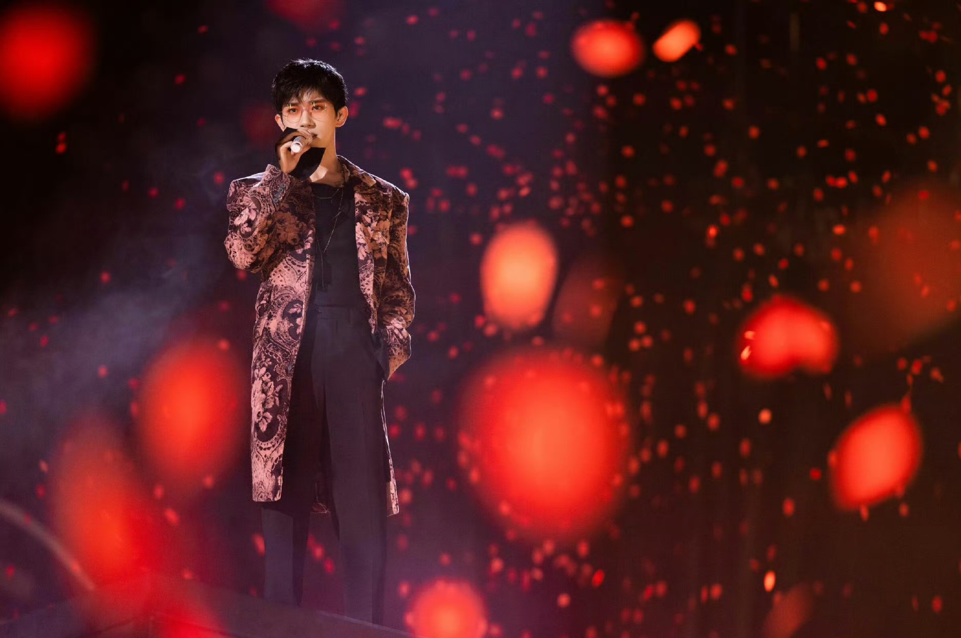 易烊千玺演唱会门票遭高价倒卖，二手平台乱象何时休？