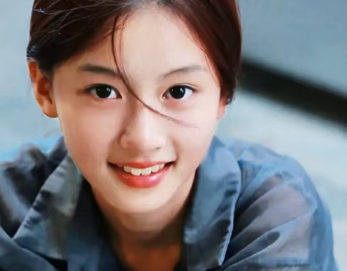 从拒签于正到商演捞金，网红七七两小时 8000 元酬劳成焦点