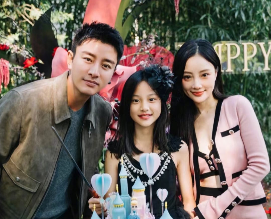 甜馨回应点赞争议：孩子的世界里，爱从没有 “二选一”