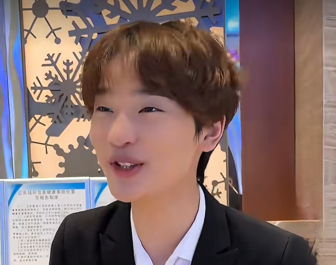 从网红少年到公司股东，钟美美的故事不止模仿