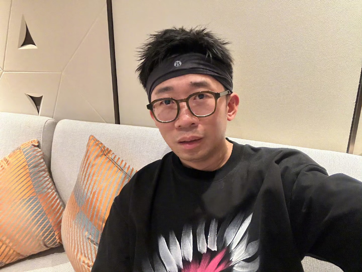 杨迪回应 do 脸争议：运动让我颜值逆袭，没动刀！