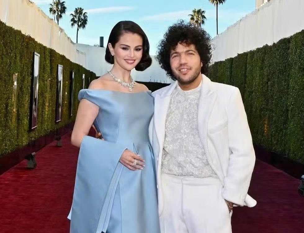 赛琳娜终于要嫁了！霉霉携男友助阵，现场布置超浪漫