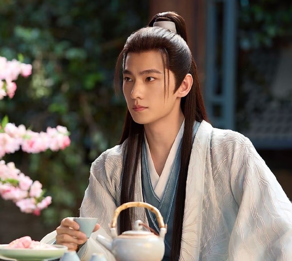 杨洋终于摆脱 “油腻” 标签！《凡人修仙传》开播即爆，他的蜕变太惊人