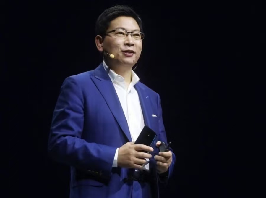 余承东 “自首”！“开车睡觉” 真相：低头看手机被扣 3 分