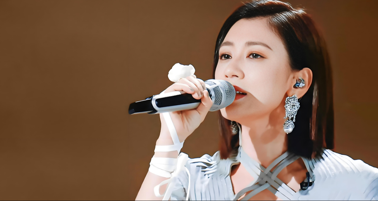 贾静雯遇海啸警报，关联灾害与应急响应引关注！