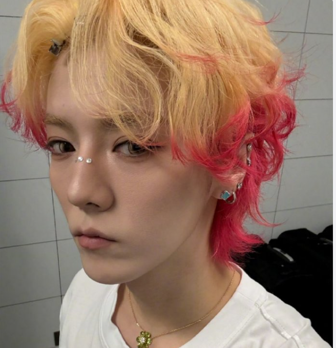 鹿晗的自拍，“我靠”！