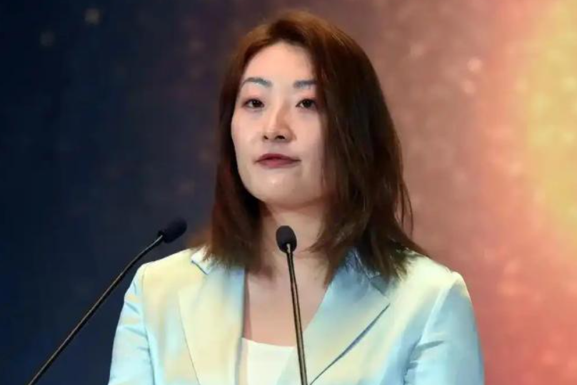 娃哈哈上演继承之战，宗馥莉被 “同父异母弟妹” 起诉