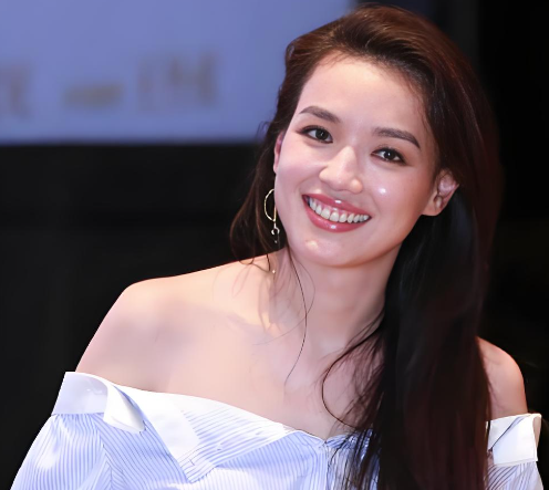 舒淇：镜头里的「笑感」美人，时光都为她停驻​