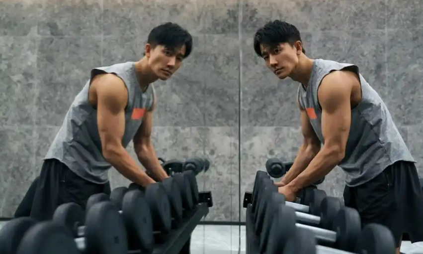 40 岁黄轩晒健身照，体重 60 公斤，“三点一线” 忙新剧