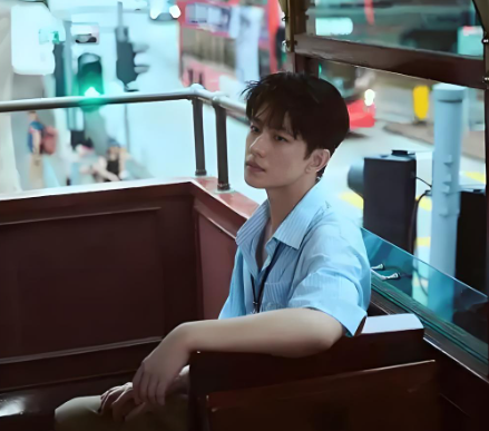 杨洋：人系帅哥的底气，是帅得无需 “自证”