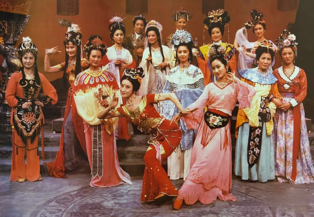 以前的神话剧服饰有多绝？把繁花绣满身，现在看仍惊艳