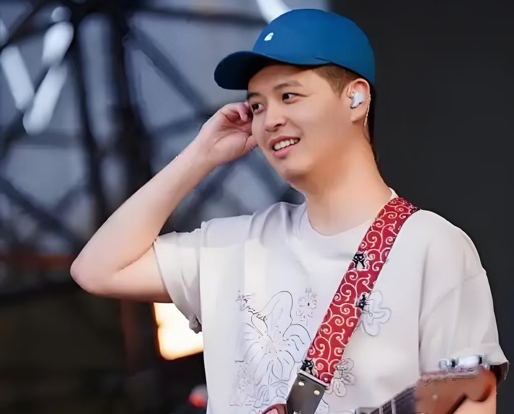 马頔音乐节口误喊错城市，道歉视频鞠躬认错:“以后再也不敢”