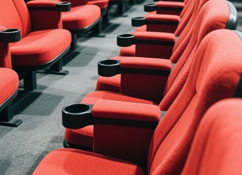 影院回应 “座椅布满虫卵”：退票赠券还不够，卫生问题得重视