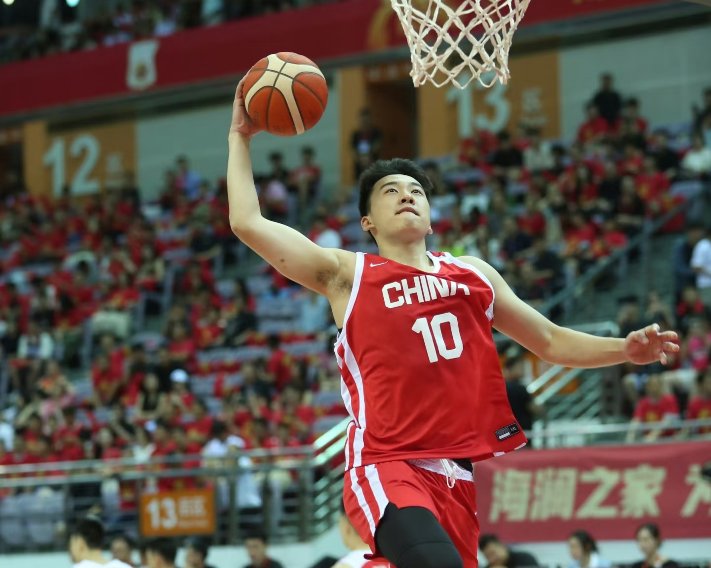 王俊杰含泪入选男篮亚洲杯最佳阵容：这眼泪里，藏着年轻人的拼劲儿