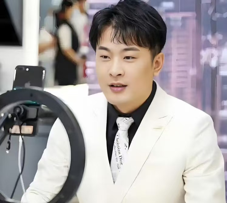 辛巴第五次退网撞上 “毒卫生巾”，巧合还是金蝉脱壳？