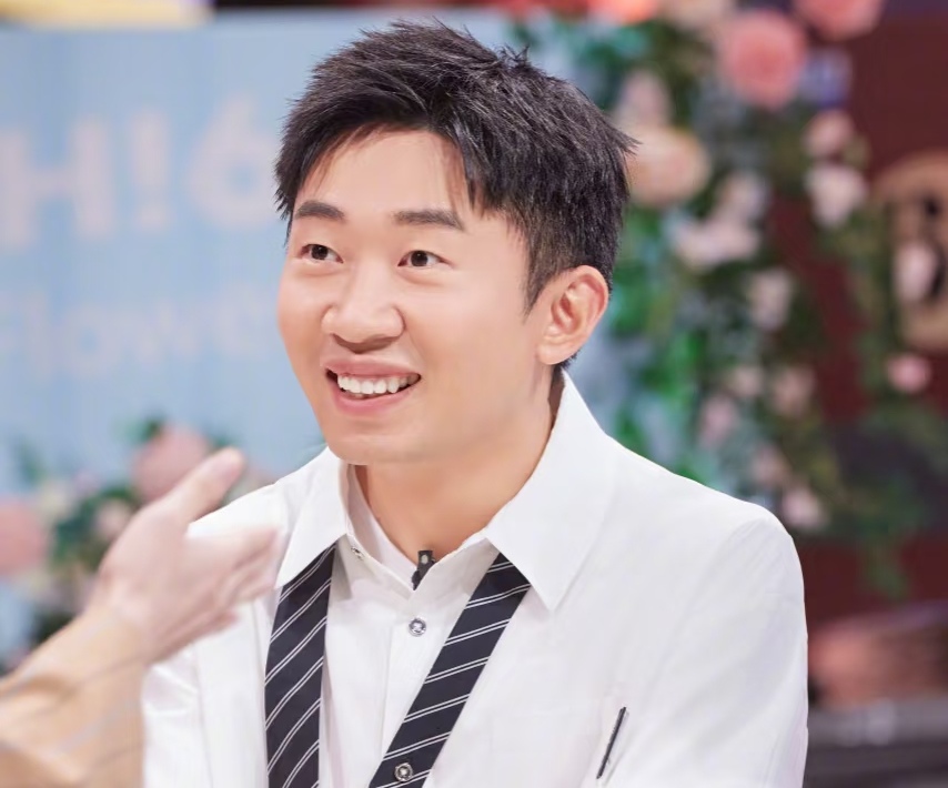 杨迪回应干吃蒙脱石散上新闻：第一次以这种方式上央视，给大家提个醒