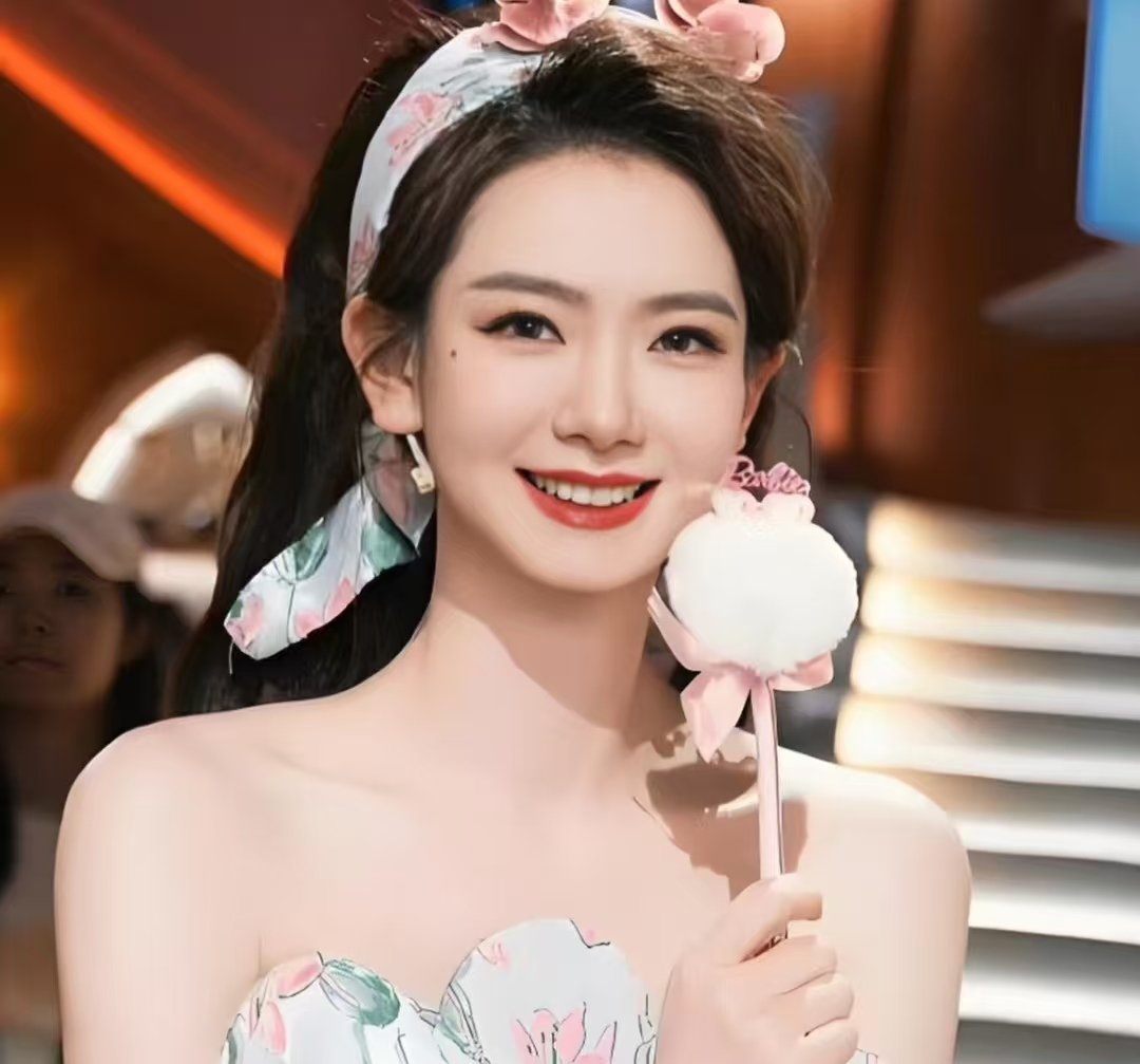 戚薇大方承认医美过度，为大众敲响医美安全警钟