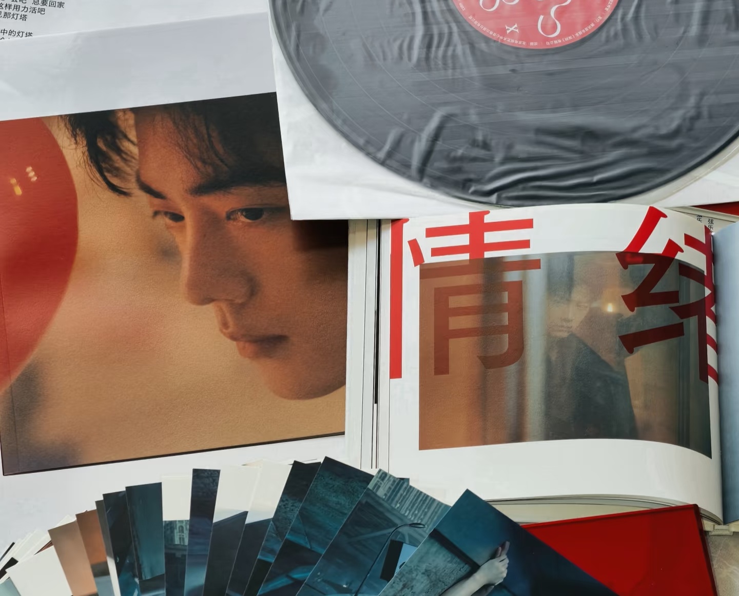 哑巴不许当设计师！专辑设计藏深情，肖战用红海回应粉丝长情