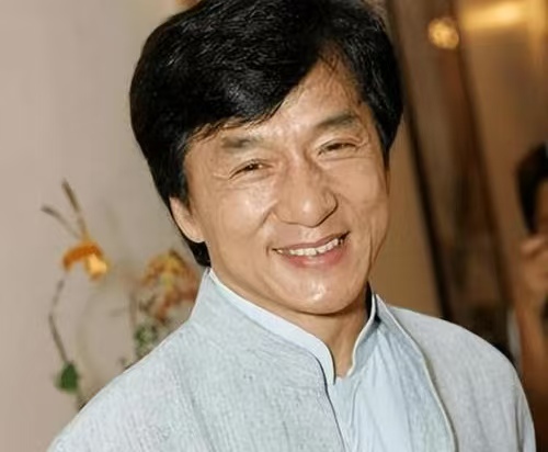 71 岁成龙自曝 “演不动”：动作演员的 “拼命人生”，真的熬不过岁月？