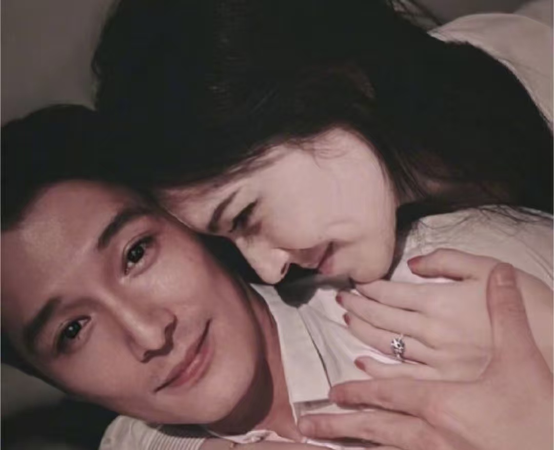 许玮甯邱泽当爸妈啦！宝宝小脚照曝光，幸福感爆棚