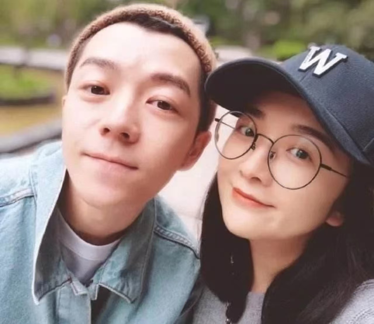 吴雅婷带娃离沪引热议：是为直播换基地，还是单亲妈妈的无奈选择？