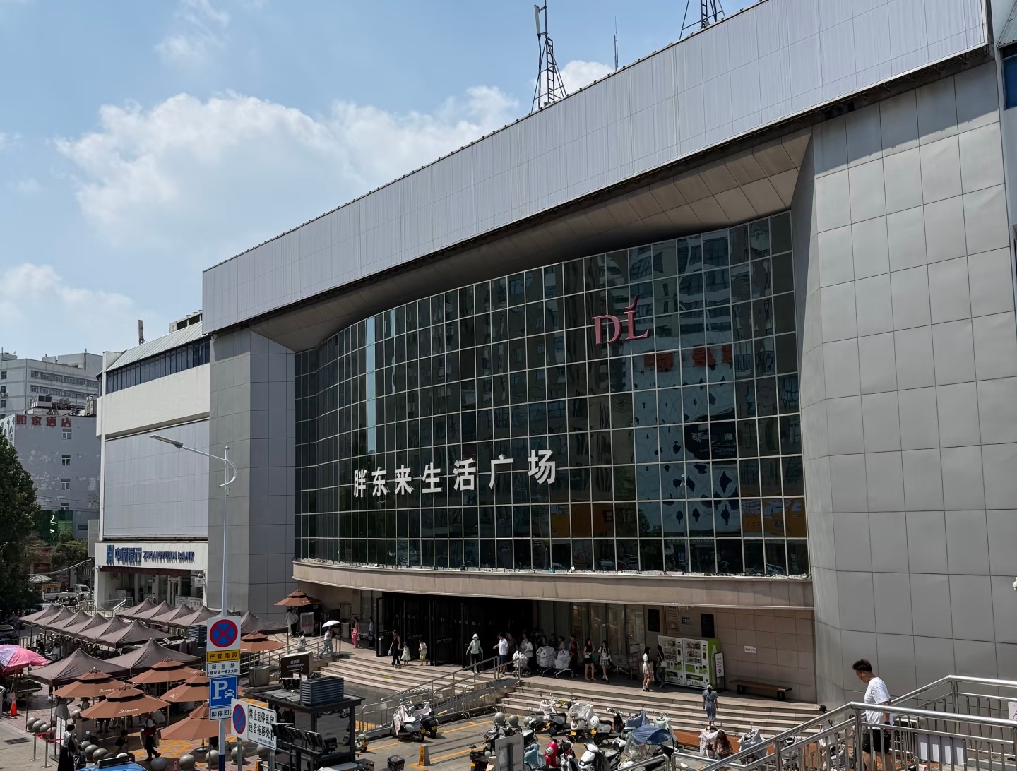 胖东来招聘引热议，于东来为何劝止评论区求职？