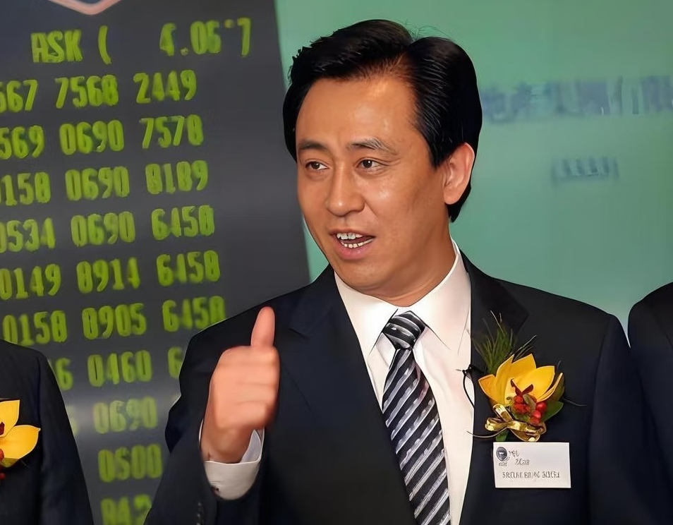 464 平 “地下宫殿” 要拆了！许家印香港违建为何引全网关注？