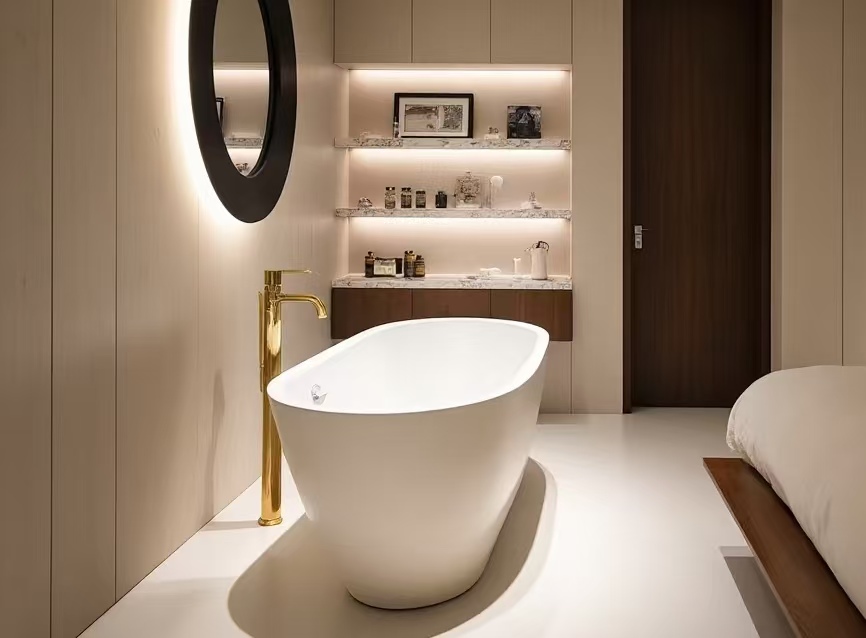 五星酒店浴缸冒红线虫！游客要减免房费被拒，酒店：靠海有虫很正常