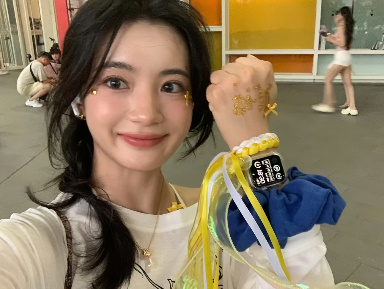 看张雅钦在鹿晗演唱会的反应：这不是演我追偶像的样子吗