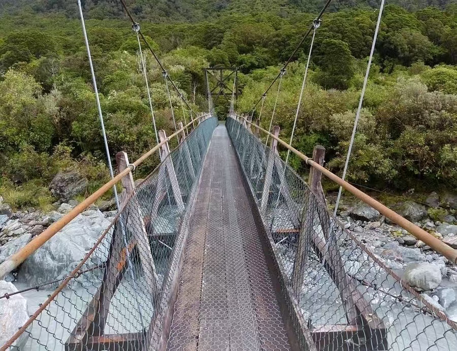 花 2 万请 9 人抬上山？263 斤游客的峨眉山之旅，成了轿夫圈传奇