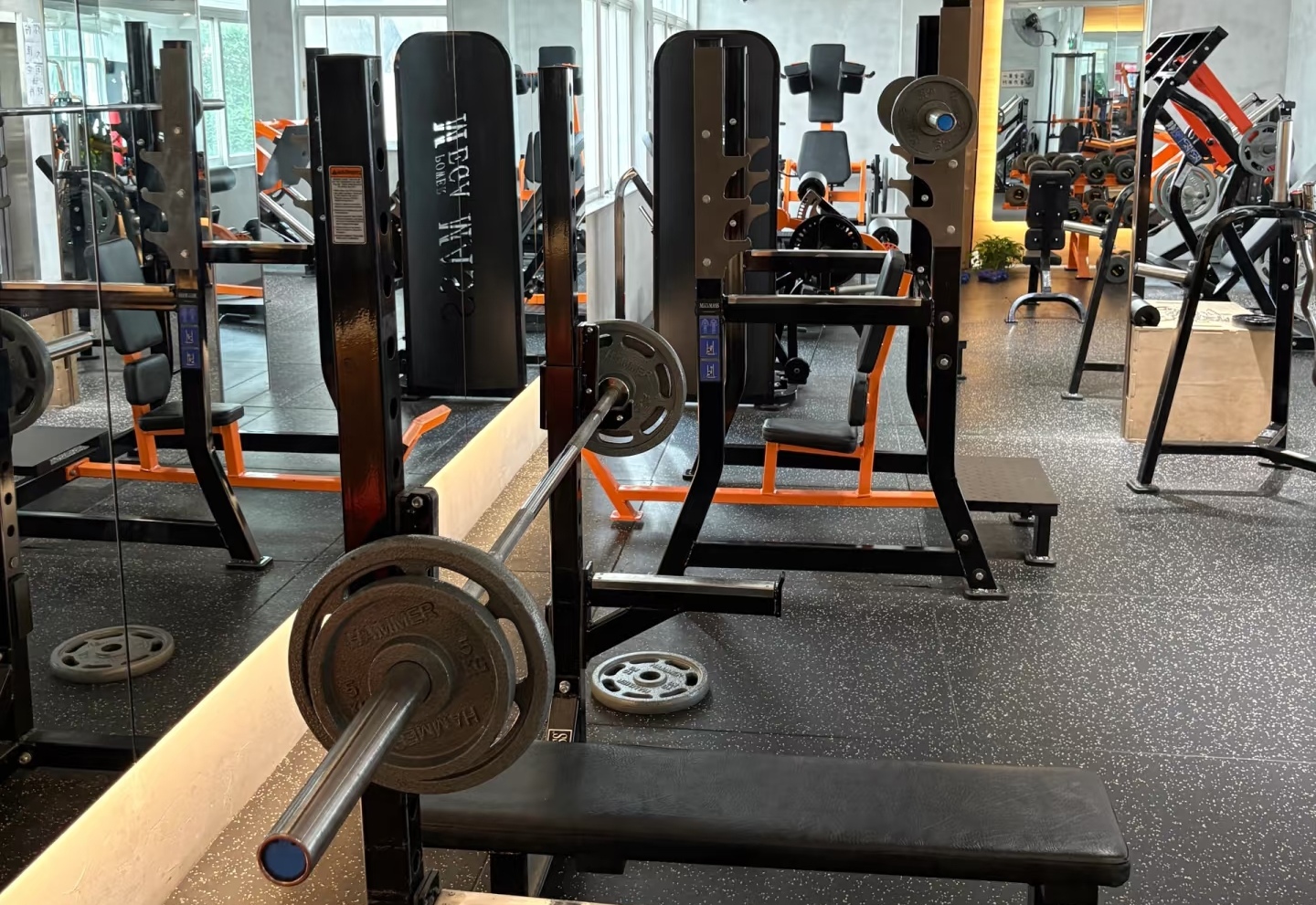 87 万买 300 年健身卡？老板跑路后，杭州大哥才发现合同里全是坑