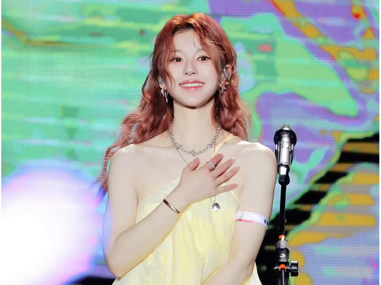 热搜爆了！赵露思拒赴音乐节，坦言：不想看大家遭这罪