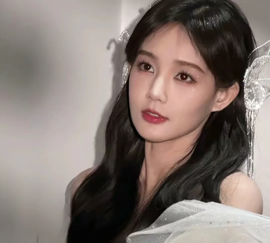 李一桐点掉 “旺夫痣”：不做别人的 “附属品”，自己的人生自己旺