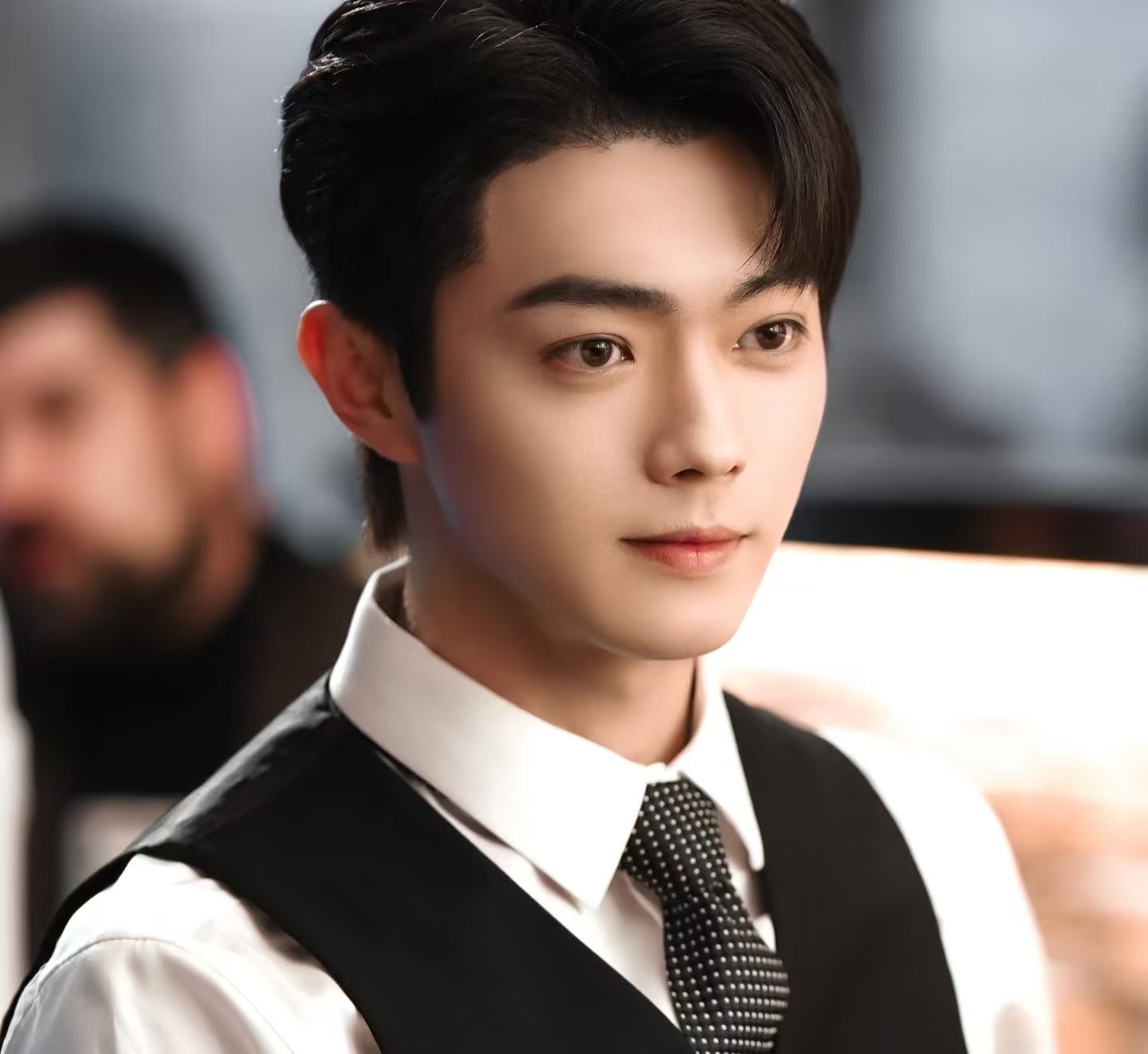 许凯陷出轨传闻：粉丝揪心，大众咋看这场明星私德风波？