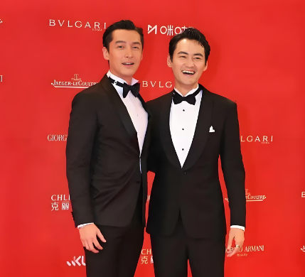 从最帅伴郎团到反诈同框：胡歌袁弘的神仙友情​
