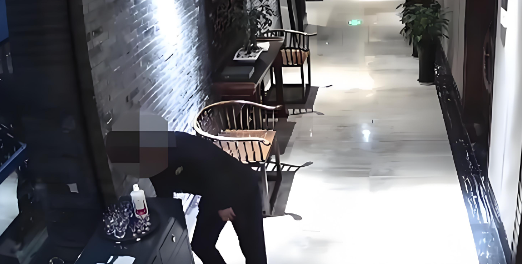 餐厅员工调包 8200 元茅台，5 个月竟换了 120 瓶名酒