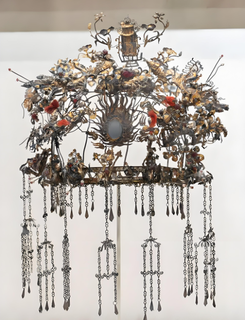 二十斤银饰里的传承：苗族母亲用二十载光阴缝缀的嫁妆