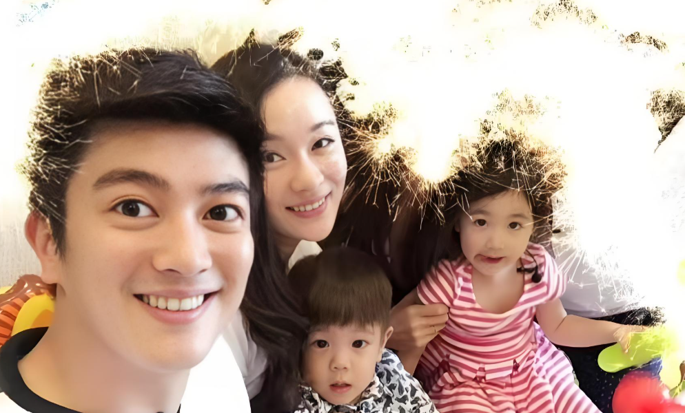 杜江霍思燕一家四口同框：平平淡淡的幸福最动人