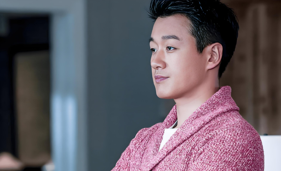 佟大为全家游云冈石窟：平淡日子里的家庭暖光