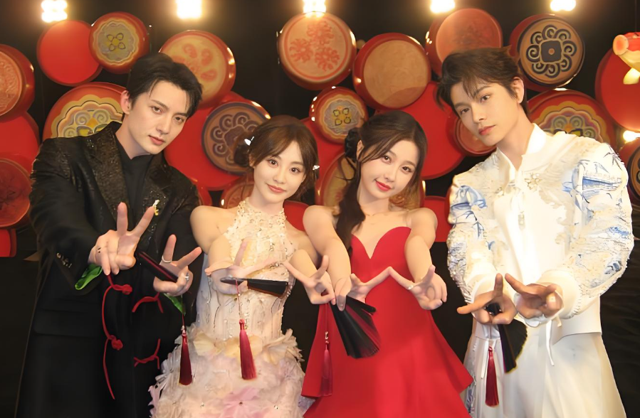 内娱四张权威脸同框，《锦月如歌》乳鸽团的幸福暴击​