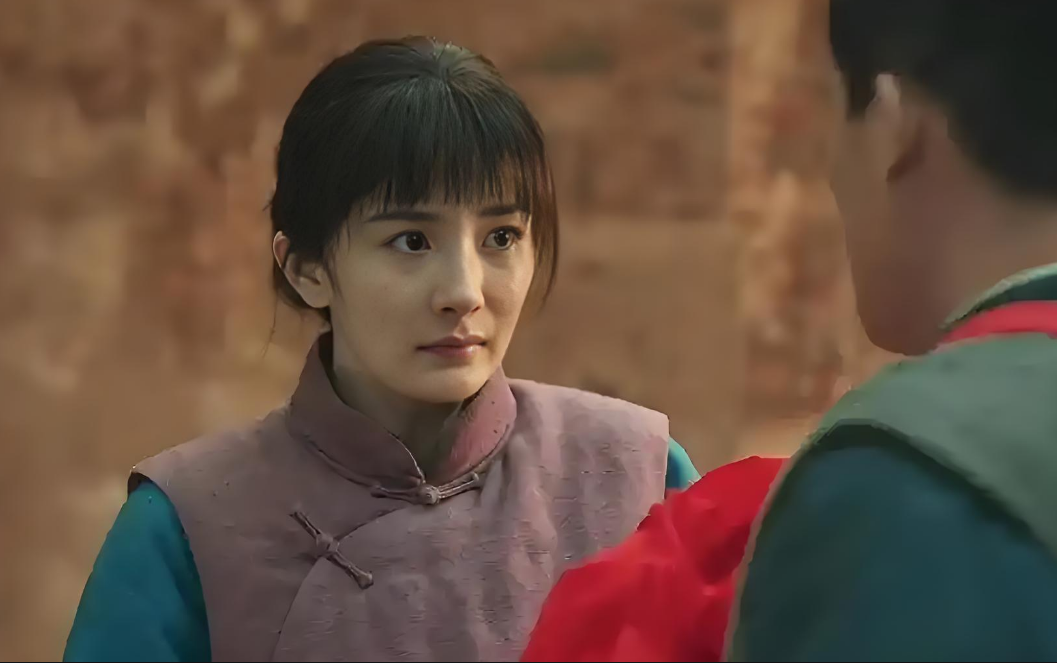 《生万物》里的演技对比：杨幂 “科技脸” 遭吐槽，蓝盈莹凭本事圈粉